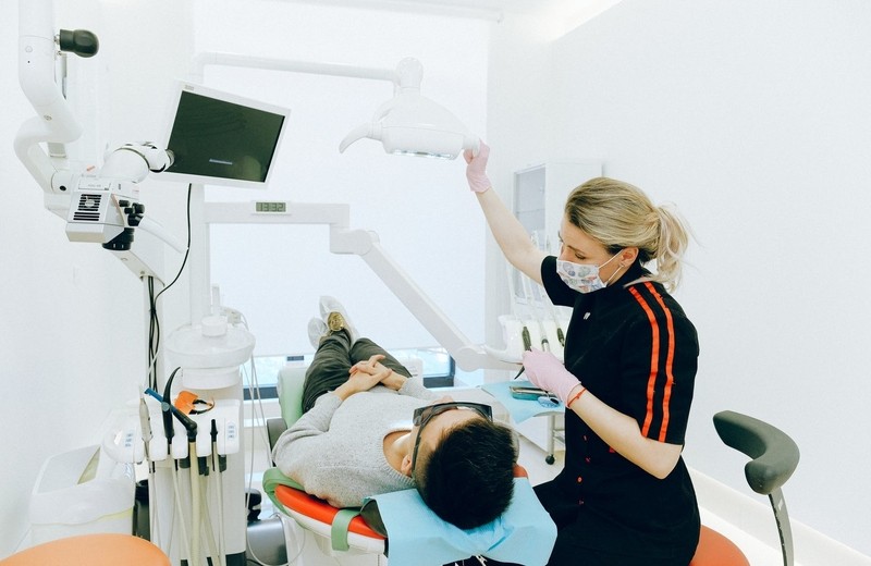 Kako izgleda redovni stomatološki pregled, a gdje zubaru na hitnu?